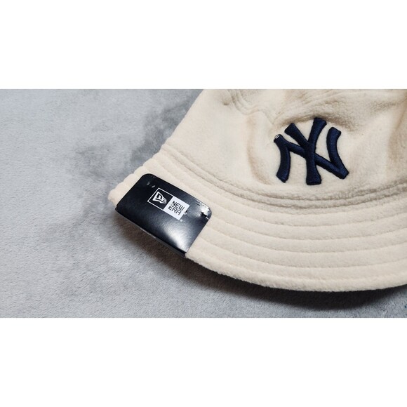 New York Yankees Women's Cozy Hat Bucket Hat Cap White Logo New Era MLB Baseball - Picture 2 of 6